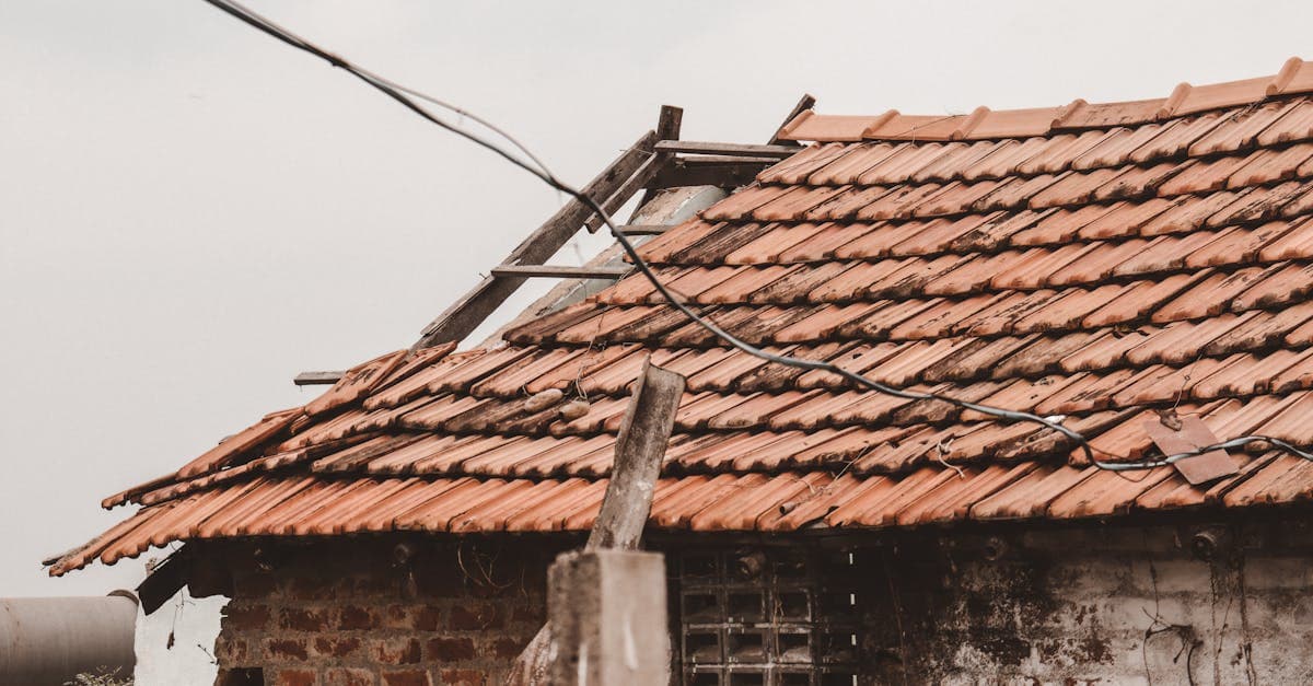 Cover Image for Why Your Homeowners Policy Covers Wind Damage but Not Flood Damage
